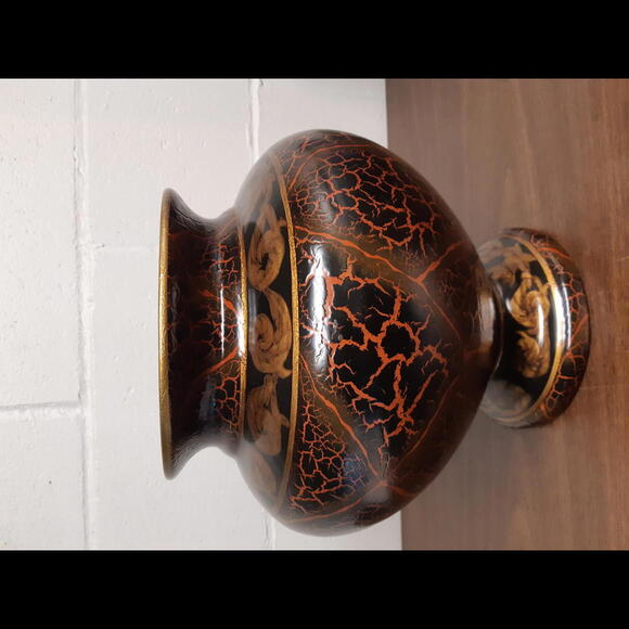 Gorgeous Vintage Oriental Accent Vase with Lacquer Finish - Picture 5 of 7